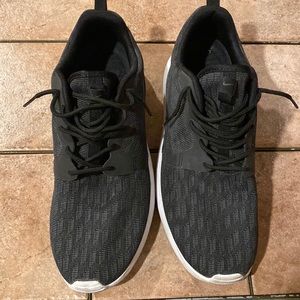 Nike roshe shoes.  size 10.  good condition